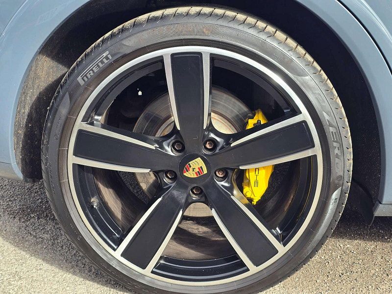 Porsche Cayenne 3.0 Cayenne V6 Platinum Edition E-Hybrid A 4WD 5dr 5dr Automatic 2026