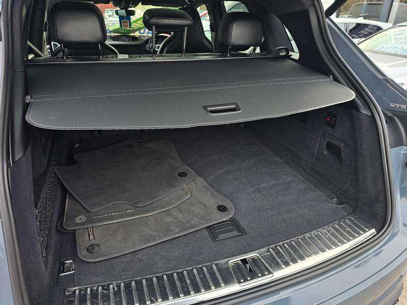 Porsche Cayenne 3.0 Cayenne V6 Platinum Edition E-Hybrid A 4WD 5dr 5dr Automatic 2026