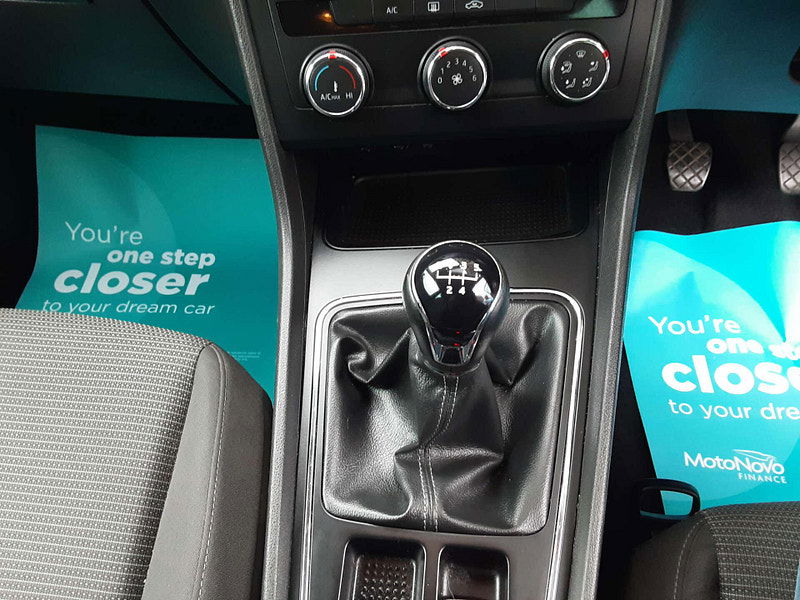 Seat Leon 1.6 TDI SE Dynamic Technology Euro 6 (s/s) 5dr 5dr Manual 2025