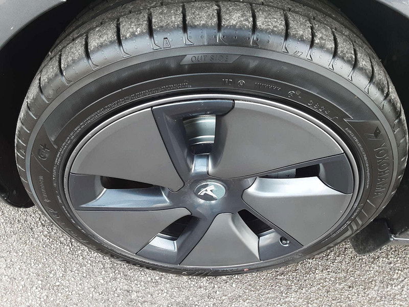 Tesla Model 3 Model 3 Long Range AWD 4WD 4dr 4dr Automatic 2025