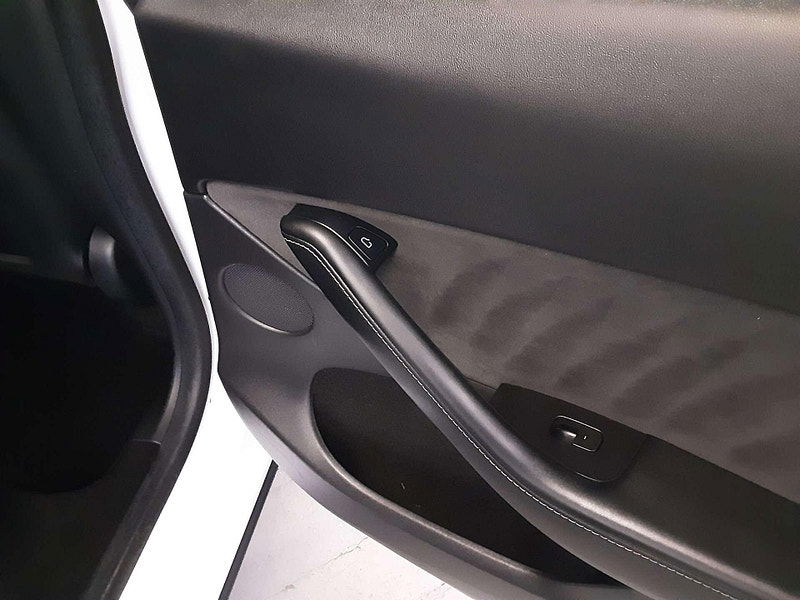 Tesla Model Y ModeL Y Long Range AWD 4WD 5dr 5dr Automatic 2025