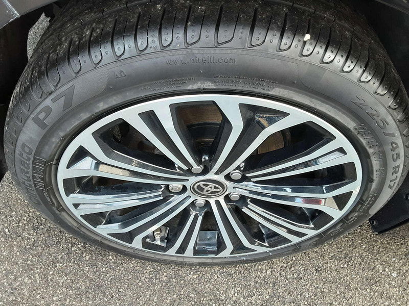 Toyota Corolla 1.8 Corolla Design HEV CVT 5dr 5dr Automatic 2026