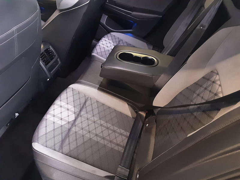 Volkswagen Golf 1.5 Golf R-Line eTSI Semi-Auto 5dr 5dr Automatic 2026