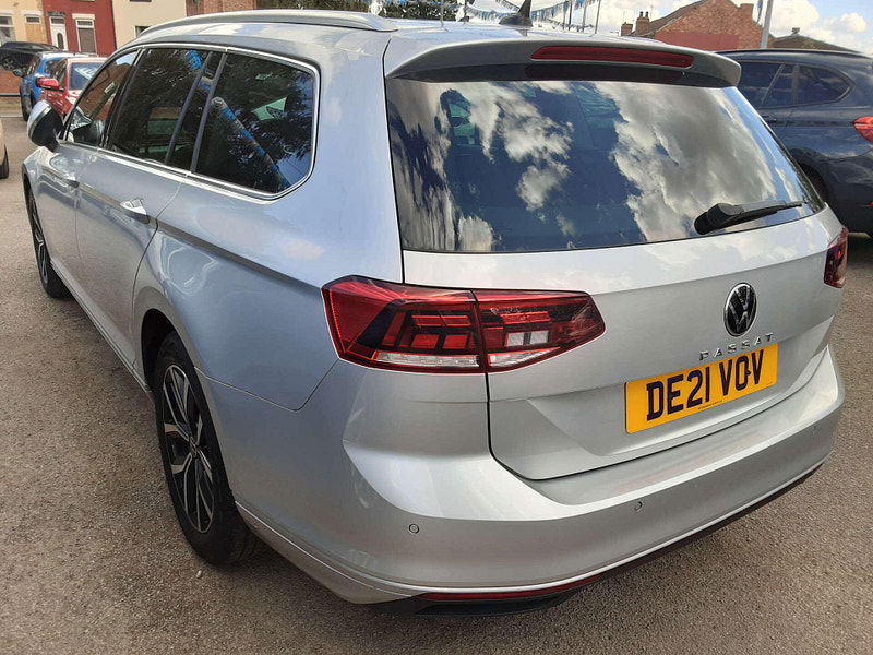 Volkswagen Passat 1.5 Passat SEL TSi Evo 5dr 5dr Manual 2025