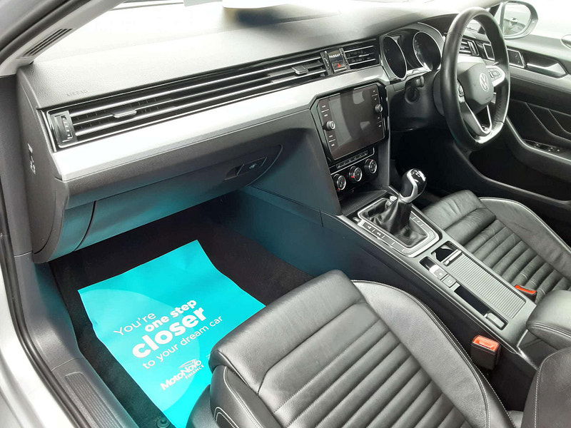 Volkswagen Passat 1.5 Passat SEL TSi Evo 5dr 5dr Manual 2026