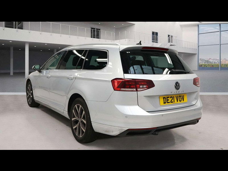 Volkswagen Passat 1.5 Passat SEL TSi Evo 5dr 5dr Manual 2025