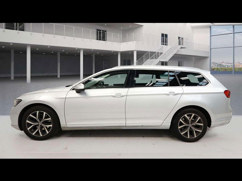 Volkswagen Passat 1.5 Passat SEL TSi Evo 5dr 5dr Manual 2025