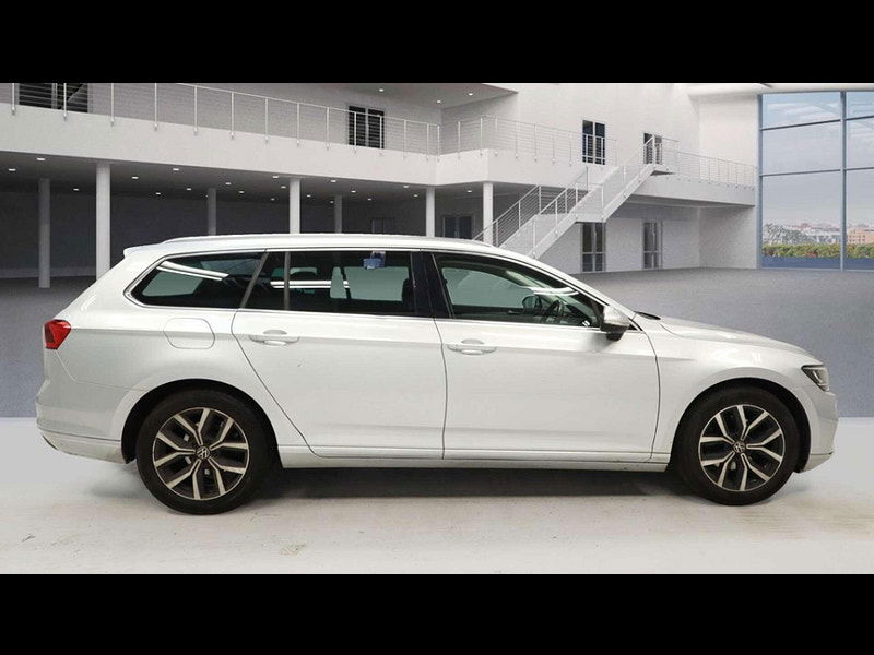Volkswagen Passat 1.5 Passat SEL TSi Evo 5dr 5dr Manual 2025
