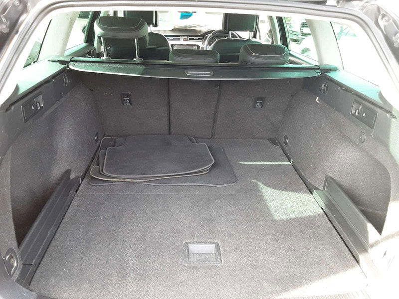 Volkswagen Passat 2.0 Passat SEL TDI Semi-Auto 5dr 5dr Automatic 2025