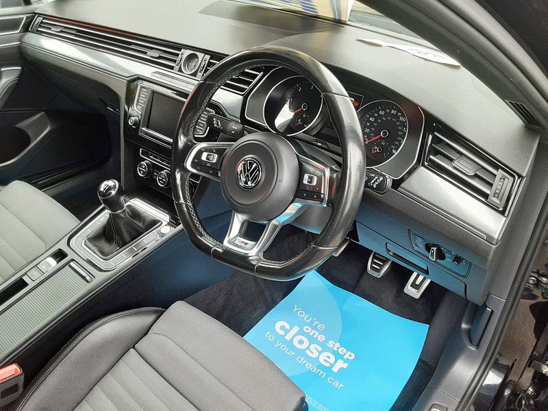 Volkswagen Passat 2.0 TDI BlueMotion Tech R-Line Euro 6 (s/s) 5dr 5dr Manual 2024