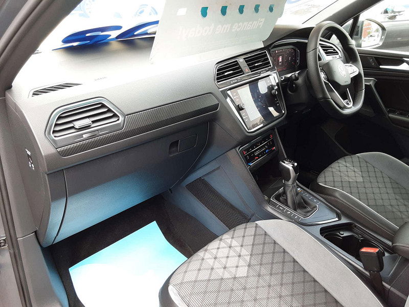 Volkswagen Tiguan 1.5 Tiguan R-Line TSi Semi-Auto 5dr 5dr Automatic 2025