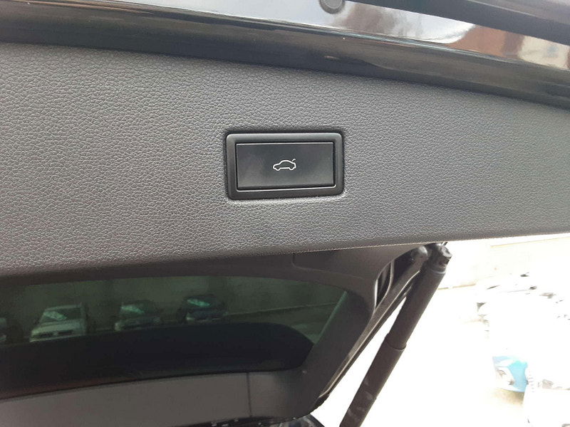 Volkswagen Tiguan 2.0 TDI R LINE TECH 5dr Manual 2026