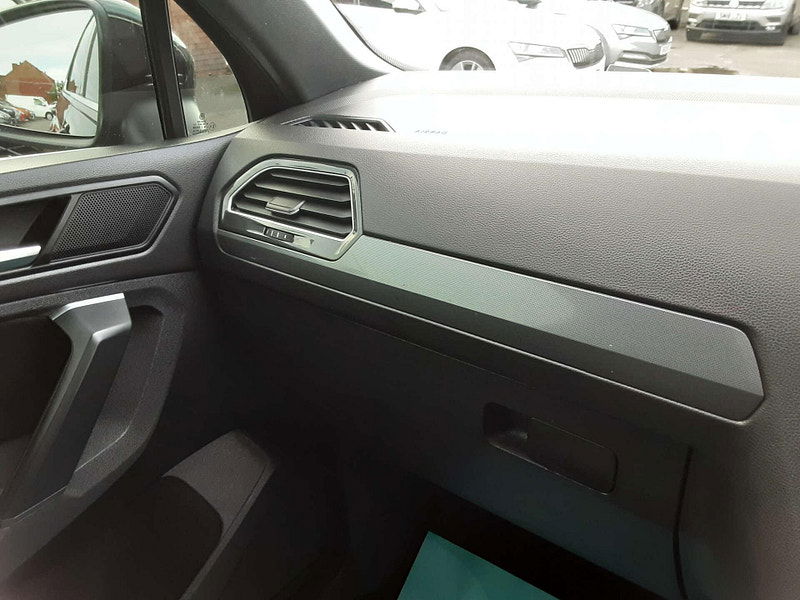 Volkswagen Tiguan 2.0 TDI R LINE TECH 5dr Manual 2026