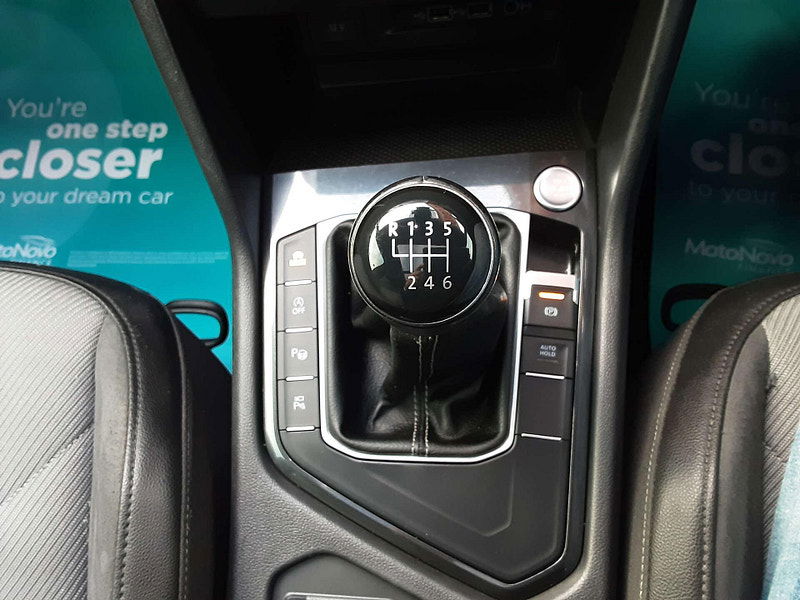 Volkswagen Tiguan 1.5 Tiguan SEL TSi Evo manual 5dr 5dr Manual 2025