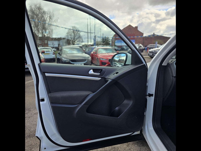 Volkswagen Tiguan 2.0 TDI BlueMotion Tech Match DSG 4WD Euro 6 (s/s) 5dr 5dr Automatic 2025