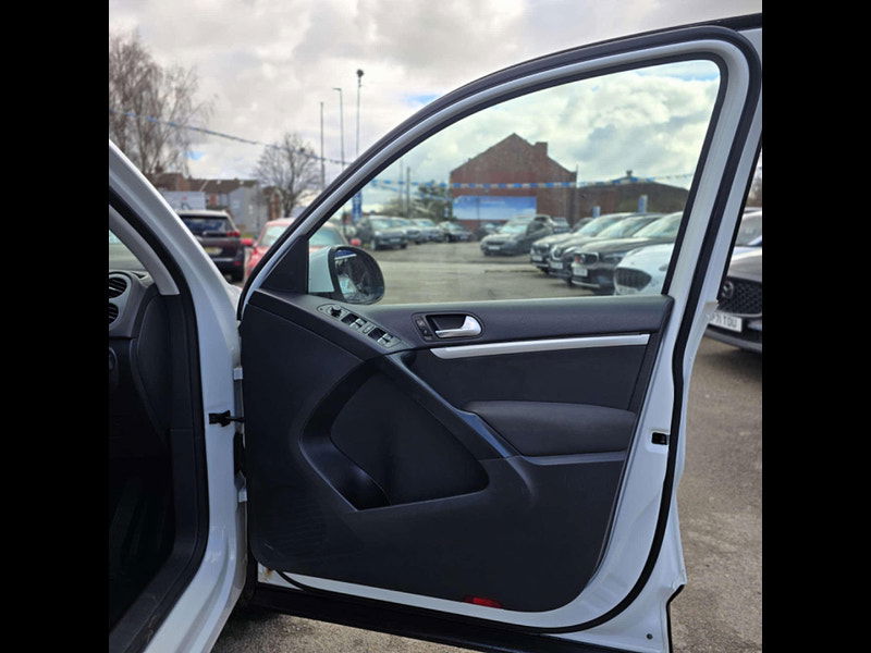 Volkswagen Tiguan 2.0 TDI BlueMotion Tech Match DSG 4WD Euro 6 (s/s) 5dr 5dr Automatic 2025