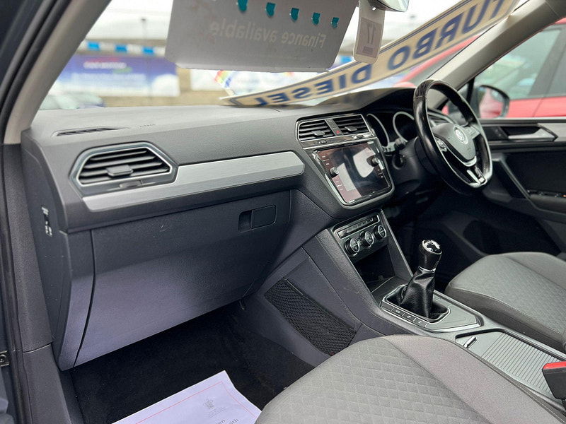 Volkswagen Tiguan 2.0 TDI SE Navigation Euro 6 (s/s) 5dr 5dr Manual 2025