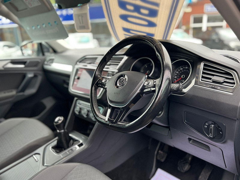 Volkswagen Tiguan 2.0 TDI SE Navigation Euro 6 (s/s) 5dr 5dr Manual 2025