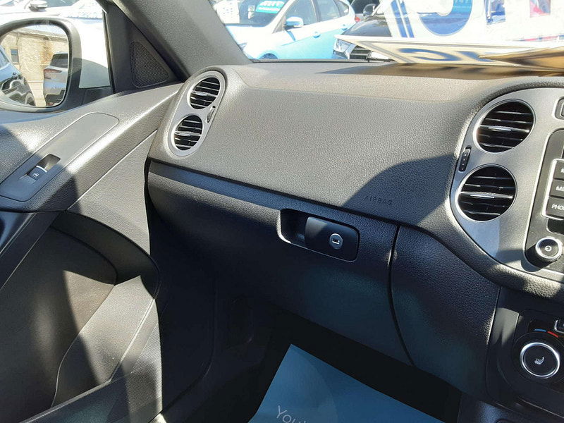 Volkswagen Tiguan 2.0 Tiguan R-Line TDI BlueMotion Technology 4Motion Semi-Auto 4WD 5dr 5dr Automatic 2025