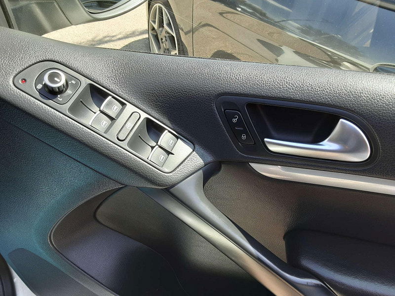 Volkswagen Tiguan 2.0 Tiguan R-Line TDI BlueMotion Technology 4Motion Semi-Auto 4WD 5dr 5dr Automatic 2025