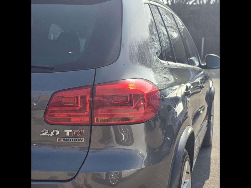 Volkswagen Tiguan 2.0 Tiguan R-Line TDI BlueMotion Technology 4Motion Semi-Auto 4WD 5dr 5dr Automatic 2025