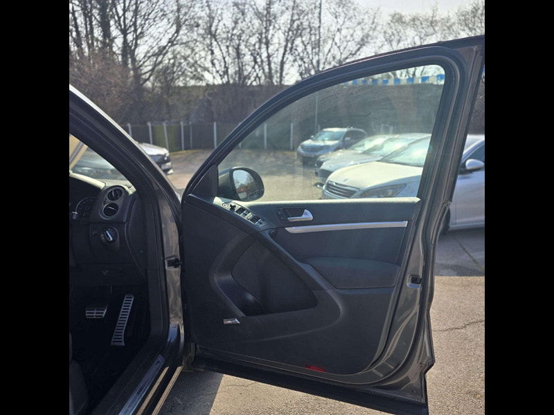 Volkswagen Tiguan 2.0 Tiguan R-Line TDI BlueMotion Technology 4Motion Semi-Auto 4WD 5dr 5dr Automatic 2025