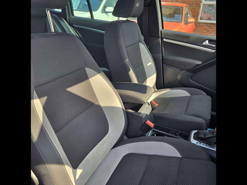 Volkswagen Tiguan 2.0 Tiguan R-Line TDI BlueMotion Technology 4Motion Semi-Auto 4WD 5dr 5dr Automatic 2025
