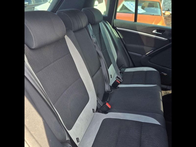 Volkswagen Tiguan 2.0 Tiguan R-Line TDI BlueMotion Technology 4Motion Semi-Auto 4WD 5dr 5dr Automatic 2025