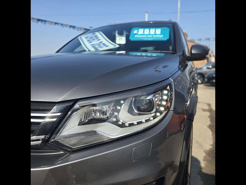 Volkswagen Tiguan 2.0 Tiguan R-Line TDI BlueMotion Technology 4Motion Semi-Auto 4WD 5dr 5dr Automatic 2025