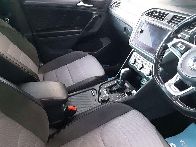 Volkswagen Tiguan 2.0 Tiguan R-Line Tech TDI 4Motion Semi-Auto 4WD 5dr 5dr Automatic 2025