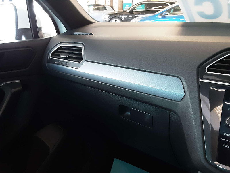 Volkswagen Tiguan 2.0 Tiguan R-Line Tech TDI 4Motion Semi-Auto 4WD 5dr 5dr Automatic 2025