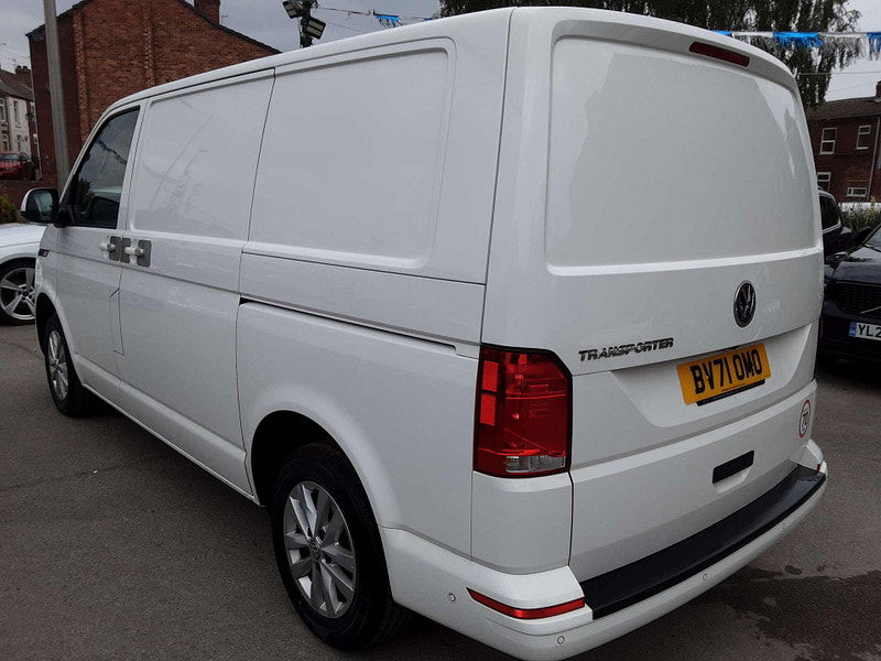 Volkswagen Transporter 2.0 Transporter T28 Highline TDI Semi-Auto 2dr Automatic 2025