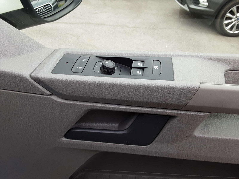 Volkswagen Transporter 2.0 Transporter T28 Highline TDI Semi-Auto 2dr Automatic 2025