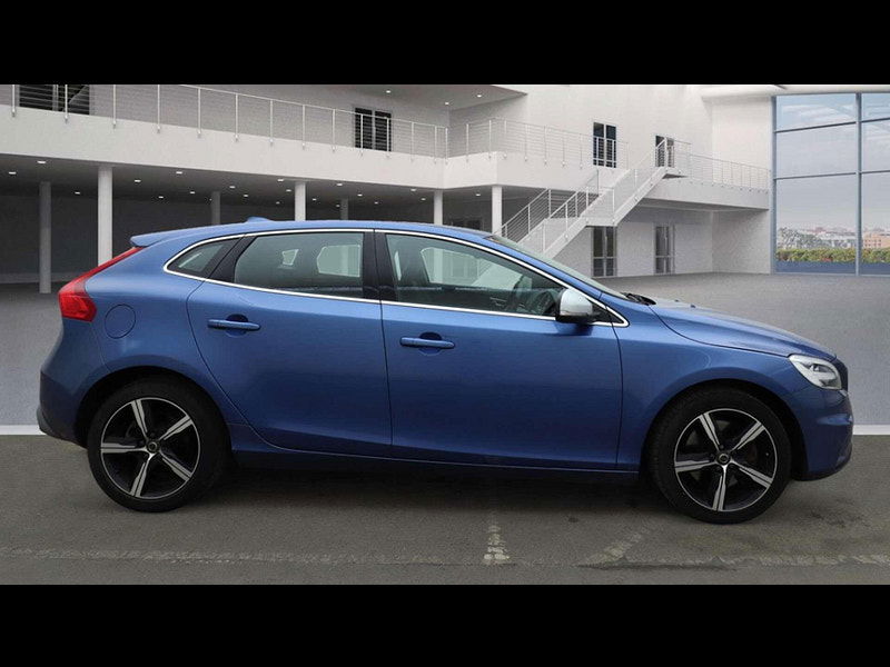 Volvo V40 1.5 V40 R-Design Nav+ T2 Auto 5dr 5dr Automatic 2025