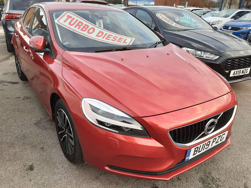 Volvo V40 2.0 D2 Momentum Nav Plus Euro 6 (s/s) 5dr 5dr Manual 2025