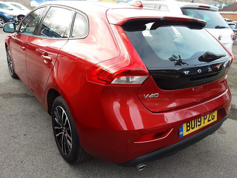 Volvo V40 2.0 D2 Momentum Nav Plus Euro 6 (s/s) 5dr 5dr Manual 2025