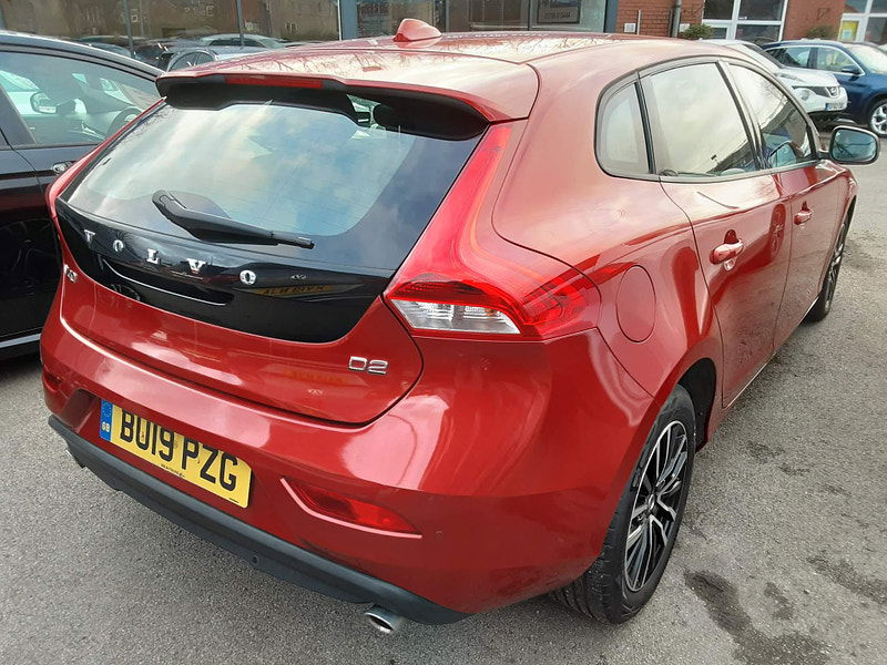 Volvo V40 2.0 D2 Momentum Nav Plus Euro 6 (s/s) 5dr 5dr Manual 2025