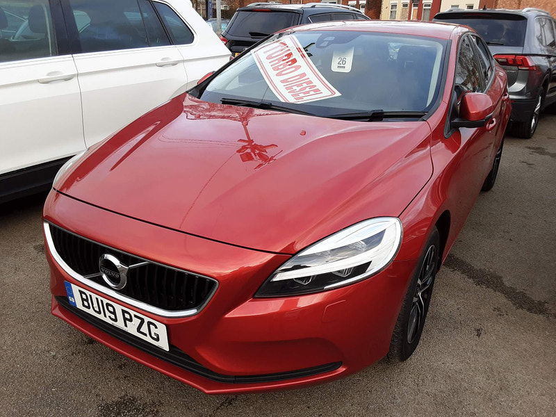 Volvo V40 2.0 D2 Momentum Nav Plus Euro 6 (s/s) 5dr 5dr Manual 2025