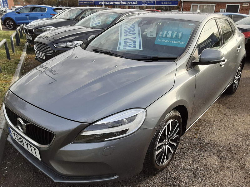Volvo V40 2.0 D2 Momentum Nav Plus Euro 6 (s/s) 5dr 5dr Manual 2025