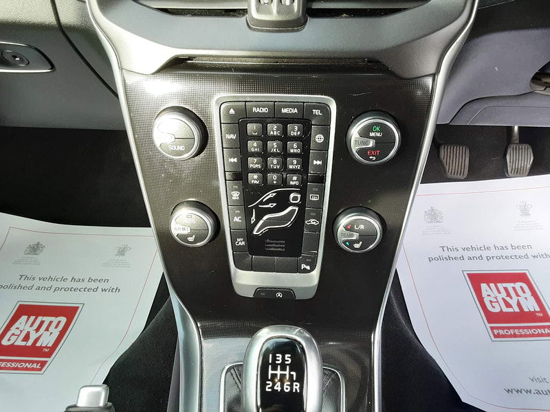 Volvo V40 2.0 D2 Momentum Nav Plus Euro 6 (s/s) 5dr 5dr Manual 2025