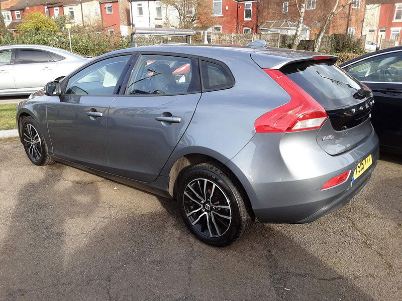 Volvo V40 2.0 D2 Momentum Nav Plus Euro 6 (s/s) 5dr 5dr Manual 2025