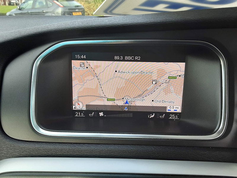 Volvo V40 2.0 D2 Momentum Nav Plus Euro 6 (s/s) 5dr 5dr Manual 2025