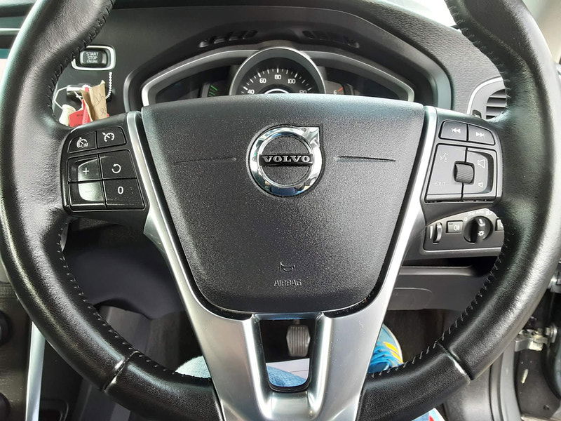Volvo V40 2.0 D2 Momentum Nav Plus Euro 6 (s/s) 5dr 5dr Manual 2025