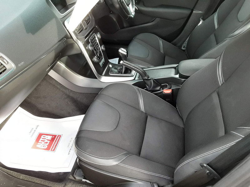 Volvo V40 2.0 D2 Momentum Nav Plus Euro 6 (s/s) 5dr 5dr Manual 2025