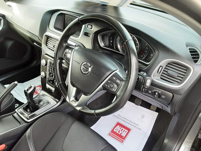 Volvo V40 2.0 D2 Momentum Nav Plus Euro 6 (s/s) 5dr 5dr Manual 2025
