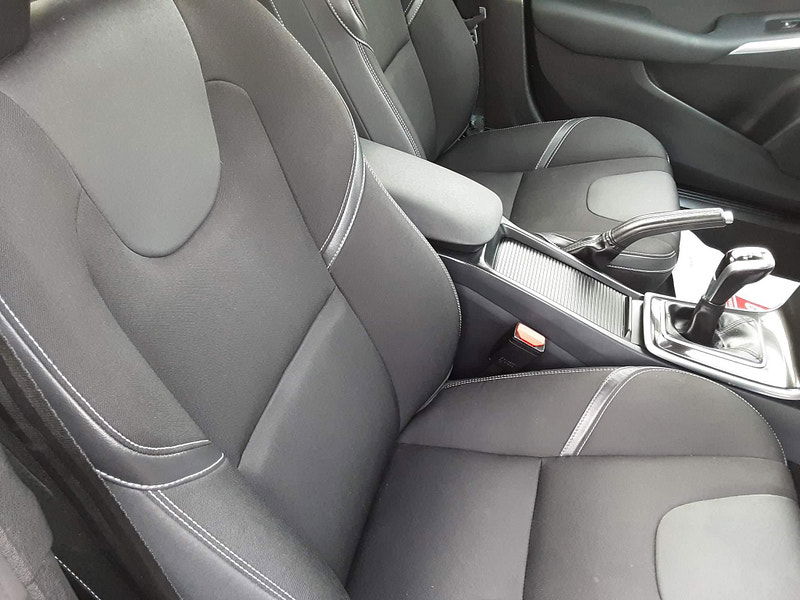 Volvo V40 2.0 D2 Momentum Nav Plus Euro 6 (s/s) 5dr 5dr Manual 2025