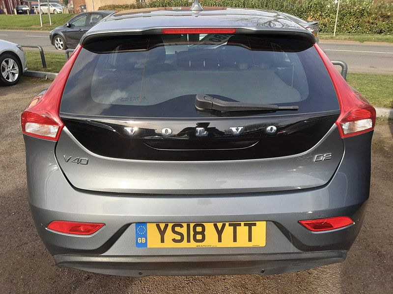 Volvo V40 2.0 D2 Momentum Nav Plus Euro 6 (s/s) 5dr 5dr Manual 2025