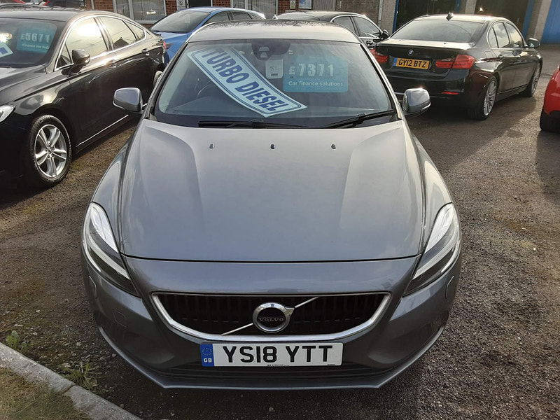 Volvo V40 2.0 D2 Momentum Nav Plus Euro 6 (s/s) 5dr 5dr Manual 2025