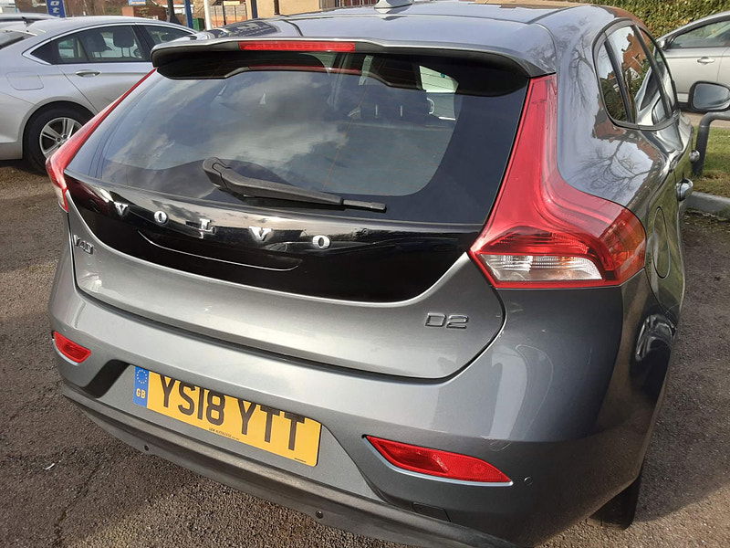 Volvo V40 2.0 D2 Momentum Nav Plus Euro 6 (s/s) 5dr 5dr Manual 2025