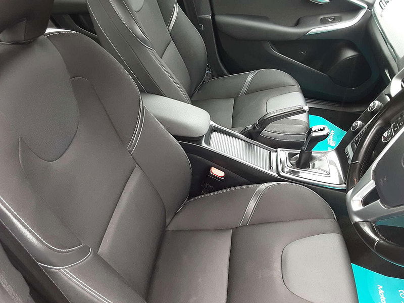 Volvo V40 2.0 V40 Momentum Edition D2 5dr 5dr Manual 2026